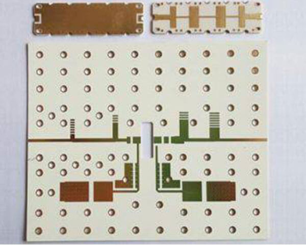 RO4003C素材の高周波PCB